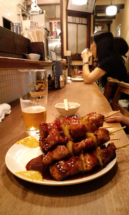 焼き鳥屋のカウンター