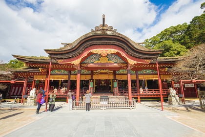 神社と参拝客