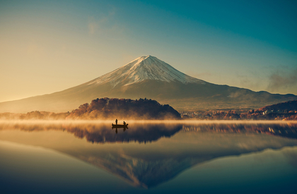 遠くの山